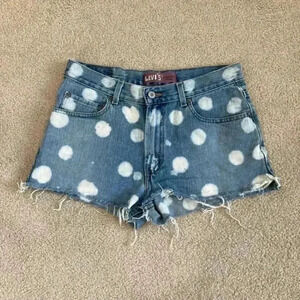 Levi’s relaxed fit 550 polka dot high rise shorts in size 29